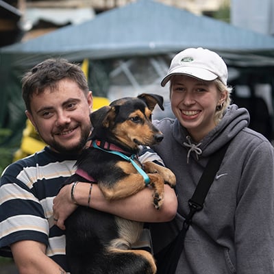 20230812_Ukraine_family_holding_dog_sponsored_by_Mars_©_Oro_Whitley_Good_Fix copy