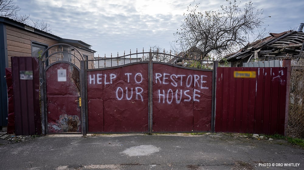 20231121_Borodianka_0094_graffiti_sign_help_to_restore_our_house_plea_©_Oro_Whitley_GGC_Ukraine_Relief copy