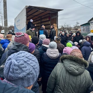 20231121_Borodianka_distribution_truck_crowd_©_GGC_Ukraine_Relief copy