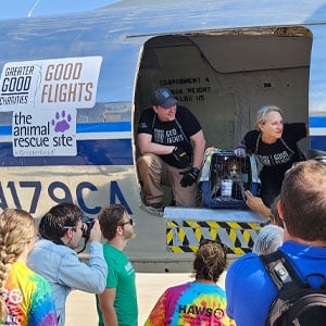 Square-20230718_Unloading_WI_Peatie_10,000_Erin_Jeremy_in_plane_media_camera_crew_surrounding_©_Humane_Animal_Welfare_Society_of_Waukesha_County_Good_Flights