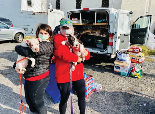 Volunteers with Dogs at Pet Pantry 1 (9 Lives, Hills Science Diet, and More Brands)_©Lisa Damiano-Humane Rescue Alliance_RB Coronavirus Relief-1