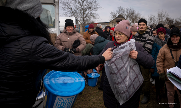 Website EOY-CYG-Ukraine-Winter-Relief-10-20250118_DRI_Ukraine_Pravdyne_Buckets_017-634x380
