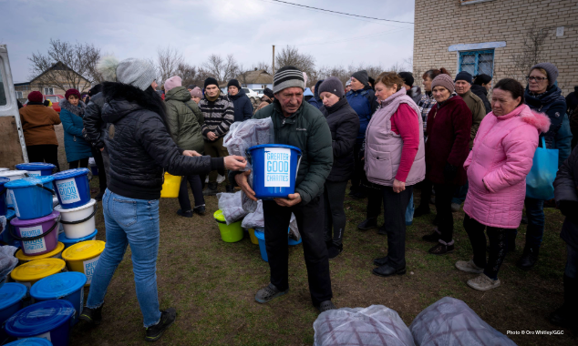 Website EOY-CYG-Ukraine-Winter-Relief-11-DRI_Ukraine_Pravdyne_Buckets_018-634x380