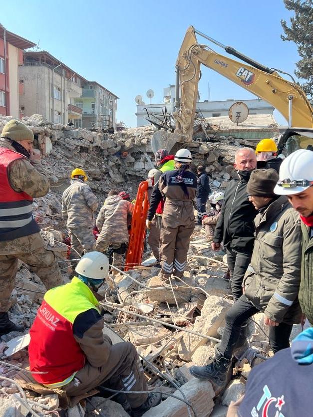 20230213_Workers_Assessing_Rubble_2_©GGC_Disaster_Relief_Turkey_Earthquake